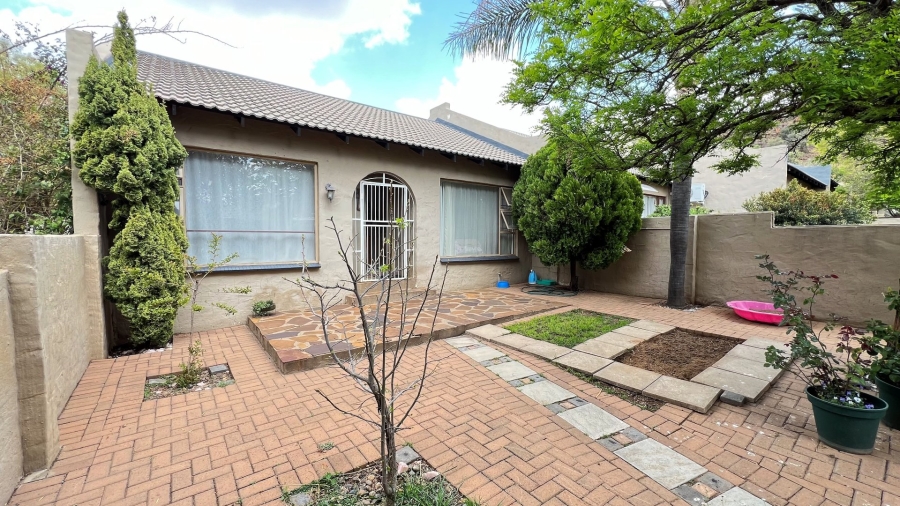 2 Bedroom Property for Sale in Langenhovenpark Free State